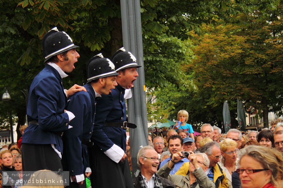 2011-07-03 Theater Irrwisch - The Bobbies (Deventer Op Stelten) 012